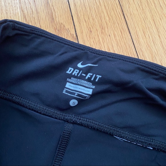 Nike Black Patterned Dri-Fit Capri Leggings - Picture 3 of 6